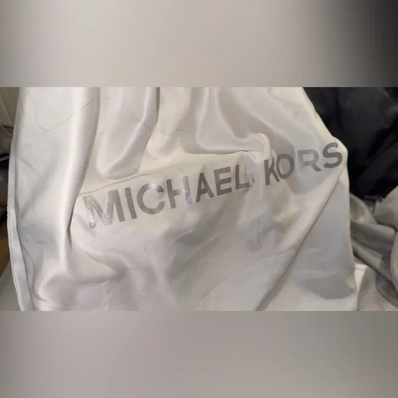 NWT Micheal Kors Savannah Large Saffiano Leather Satchel  (Pearl Grey) - Picture 10 of 12